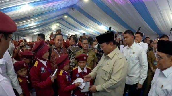 Siswi Sekolah Rakyat Beri Surat ke Prabowo: Terima Kasih Kami Bisa Merasakan Sekolah