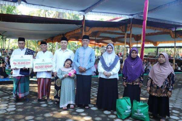 Masyarakat Desa Ketawangrejo Terima Sapi Bantuan Presiden Berbobot 1,1 Ton