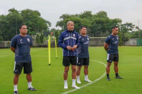 Nova Arianto Siapkan Skuadnya Jadi Regenerasi Timnas Indonesia, Singgung soal Kemauan Berprogres