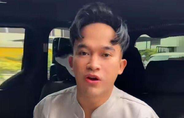 Anwar BAB Kembalikan Uang Saku dari Hanania ke Polisi, Minta Keadilan untuk Jemaah Umrah Anwar BAB Kembalikan Uang Saku dari Hanania ke Polisi, Minta Keadilan untuk Jemaah Umrah