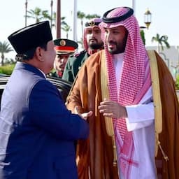 Prabowo Telepon Pangeran MBS, Bahas Kampung Haji hingga Bencana Sumatera