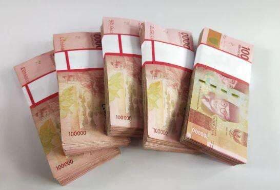 Rupiah Ditutup Melemah ke Rp16.755 per Dolar AS