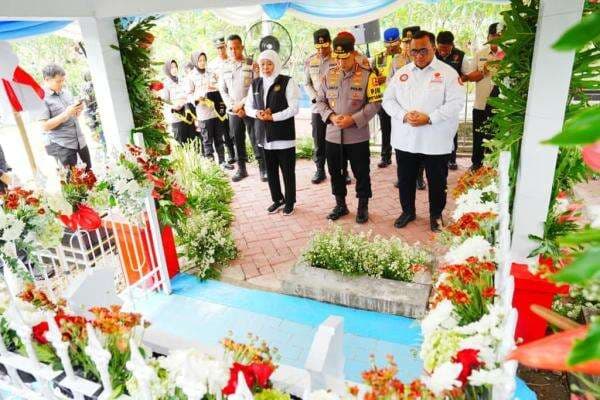 Ziarah ke Makam Marsinah, Kapolri: Mengenang Pahlawan Nasional Buruh