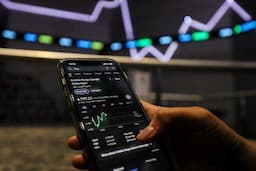 IHSG Hari Ini Ditutup Menguat ke 8.700, Nilai Transaksi Tembus Rp33,44 Triliun