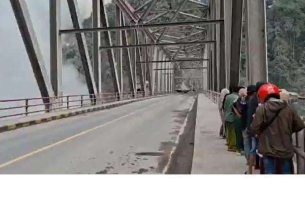 Banjir Lahar Erupsi Semeru di Sungai Leprak jadi Spot Wisata Dadakan