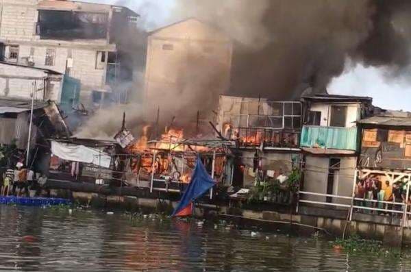 Kebakaran Landa 14 Rumah di Kapuk Muara Jakut, Diduga gegara Korsleting Listrik