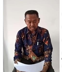 Viral! Guru di Bulukumba Sulsel Minta Maaf Usai Videokan Atap Sekolah Ambruk