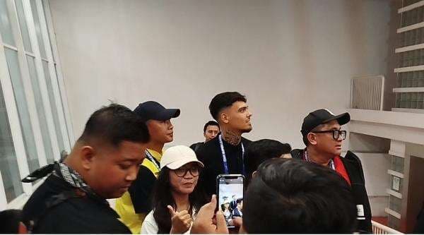 Nonton Langsung Persija Jakarta vs Madura United di SUGBK, Shayne Pattynama Dapat Sambutan Meriah