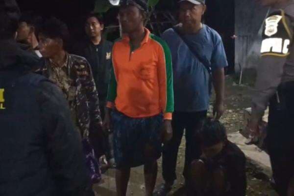 Pemuda di Sampang Tepergok Selingkuhi Istri Orang, Motornya Dibakar Warga