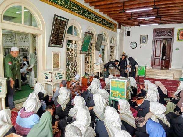 Libur Panjang Isra Miraj, Wisata Religi Masjid Keramat Luar Batang Diserbu Peziarah
