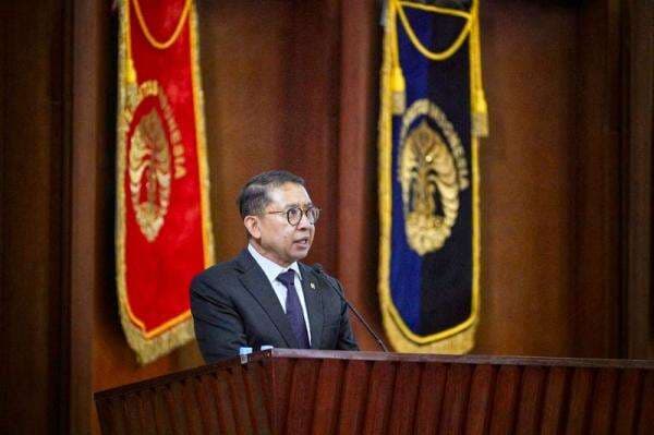 Hadiri Wisuda UI, Menbud Fadli Zon Tekankan Lulusan Perguruan Tinggi Perlu Inovatif dan Berbudaya
