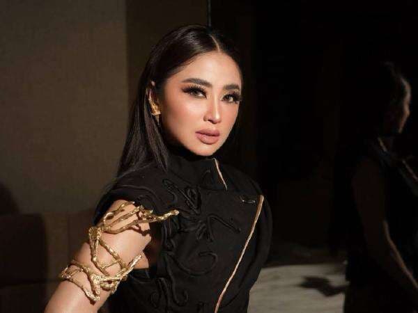 Viral Dewi Perssik Berharap Prabowo Subianto Jadi Presiden Seumur Hidup!