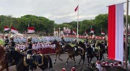 Pasukan Berkuda Iringi Kedatangan Raja Yordania Abdullah II di Istana
