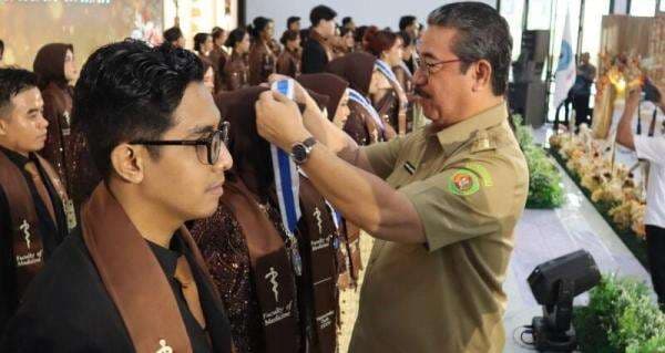Unpatti Kukuhkan 54 Dokter Baru, Perkuat Layanan Kesehatan Maluku Unpatti Kukuhkan 54 Dokter Baru, Perkuat Layanan Kesehatan Maluku