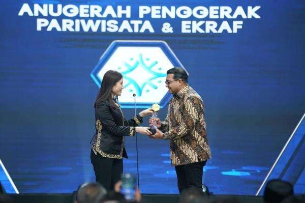 Kementerian Ekraf Raih Anugerah Penggerak Pariwisata dan Ekraf: Kami Dedikasikan untuk Pejuang Ekonomi Kreatif Kementerian Ekraf Raih Anugerah Penggerak Pariwisata dan Ekraf: Kami Dedikasikan untuk Pejuang Ekonomi Kreatif