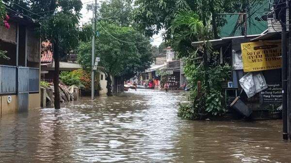 Pondok Karya Mampang Terendam Banjir, Ketinggian Air 60 Cm