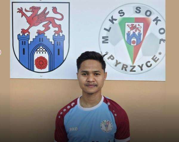 Kisah Unik Slamet Santoso, Berawal Kerja di Polandia Kini Resmi Jadi Pesepakbola Liga Eropa