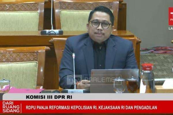 Banjir Kepung Jakarta-Bekasi, Polda Metro Kerahkan Personel Evakuasi dan Layani Warga