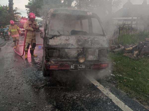 Kronologi Suzuki Carry Terbakar di Temayang Bojonegoro, Sempat Ada Ledakan