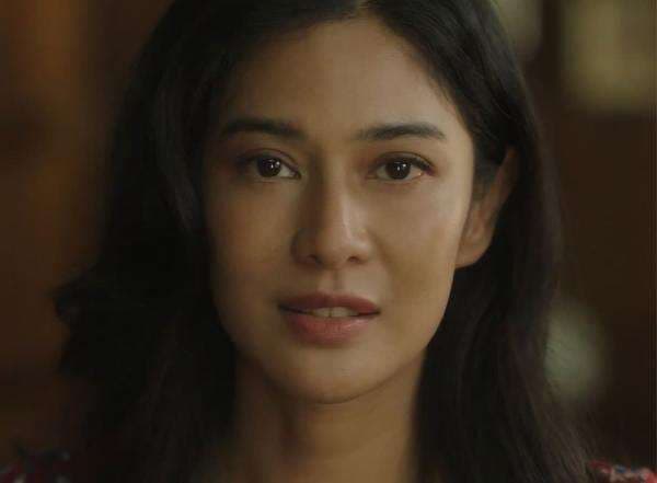 Potret Dian Sastro Ngajar di UI, Bahas Sejarah Film dengan Kebaya Kutu Baru Modern