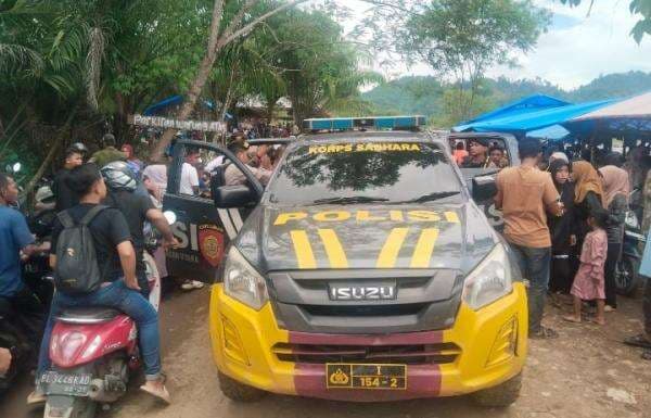 Polisi Evakuasi Anak Tenggelam di Pante Bahagia