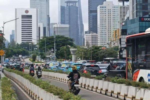 Libur Nataru Usai, Jalan Sudirman-Thamrin dan Gatsu Macet Libur Nataru Usai, Jalan Sudirman-Thamrin dan Gatsu Macet