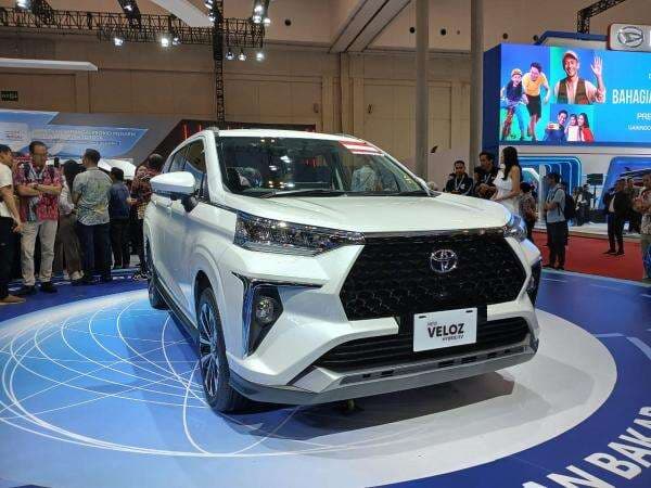 Toyota Veloz Hybrid Meluncur di GJAW 2025, Harganya Rp299 Juta