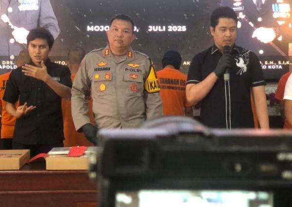 Bukannya Berjaga, Security dan Office Boy Sekolah di Mojokerto Malah Sekongkol Curi Laptop
