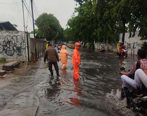 Jakarta Diguyur Hujan Deras, 16 RT dan Ruas Jalan Kebanjiran