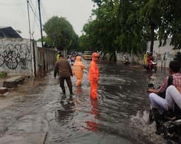 Jakarta Diguyur Hujan Deras, 16 RT dan Ruas Jalan Kebanjiran