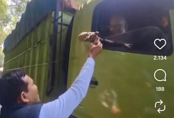 Viral Wagub Aceh Hentikan Truk Berpelat Nomor Daerah Lain, Dikira Nilang Ternyata Kasih Uang Makan Viral Wagub Aceh Hentikan Truk Berpelat Nomor Daerah Lain, Dikira Nilang Ternyata Kasih Uang Makan