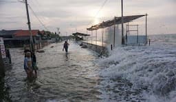 Waspada Gelombang Tinggi hingga 4 Meter pada 15-18 Desember 2025