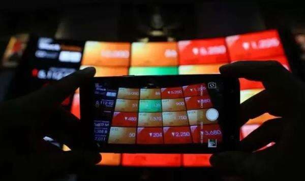 IHSG Hari Ini Dibuka Melemah ke 8.403,90 Tertekan Sektor Bahan Baku dan Energi