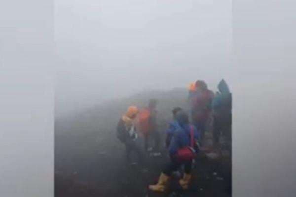 Jalur Ekstrem, Evakuasi Jasad Syafiq Pendaki Hilang di Gunung Slamet lewat Purbalingga