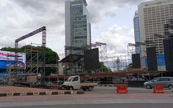 Panggung di Bundaran HI Mulai Dibangun Jelang Perayaan Malam Tahun Baru