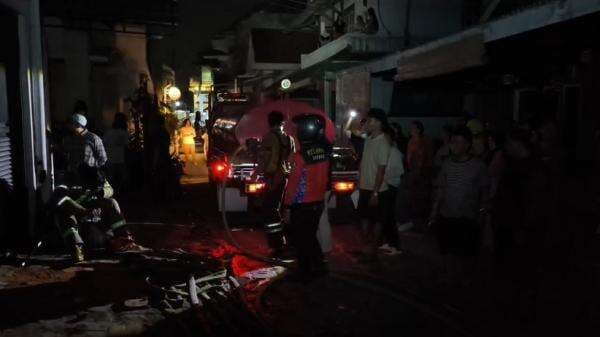 Kebakaran 2 Rumah Kontrakan di Malang, Akses Gang Sempit Hambat Pemadaman