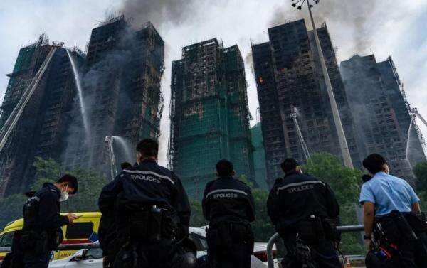 Kisah Pilu Kebakaran 7 Apartemen Hong Kong, Sanak Keluarga Hilang Terjebak Api