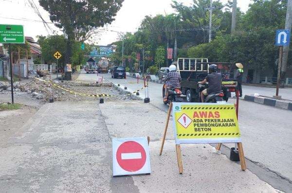 Balai Pengelolaan Jalan Wilayah Purwodadi Lakukan Pemeliharaan Rutin Jalan Rusak di Grobogan
