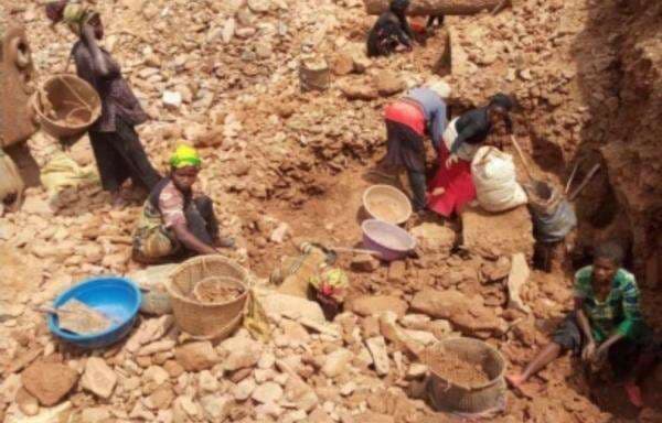 Jembatan Ambruk di Tambang Tewaskan 32 Orang