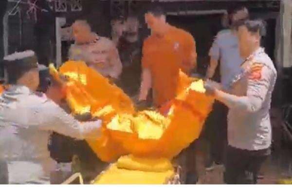 Keji! Remaja di Indramayu Bunuh IRT Tetangga Rumah gegara Musik Kencang Keji! Remaja di Indramayu Bunuh IRT Tetangga Rumah gegara Musik Kencang