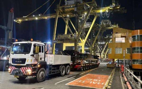 INKA Kirim Tiga Platform Lokomotif ke Australia