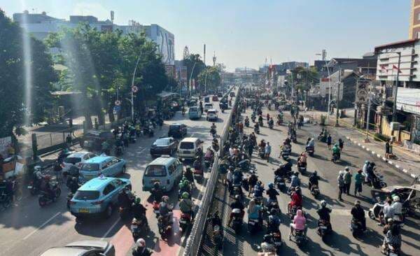 Lalu Lintas di Sekitar Polres Jakarta Timur Ramai Lancar usai Diserang Massa