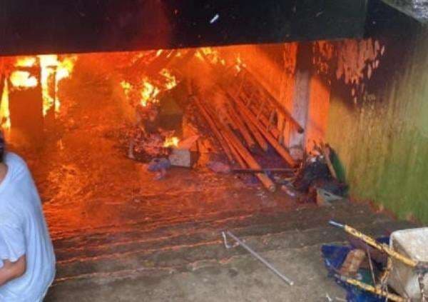 Basement Pesantren di Jagakarsa Jaksel Terbakar, 9 Mobil Damkar Dikerahkan