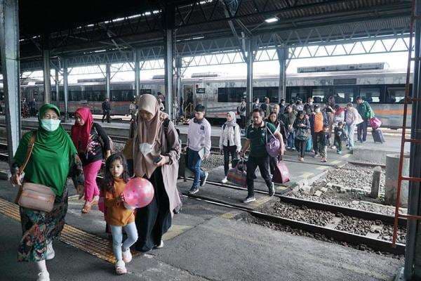 10 Stasiun Paling Sibuk Selama Libur Panjang Idul Adha 2025, Ada Semarang Tawang dan Solo Balapan