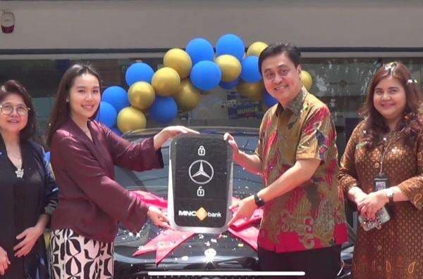Selamat! Nasabah MNC Bank Ini Dapat Grand Prize Mercy C300 dari Tabungan Dahsyat Arisan
