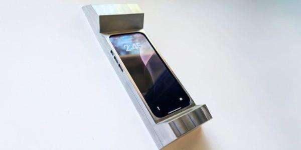 Casing Unik Ini Dirancang untuk Menghilangkan Kecanduan Ponsel, Beratnya Hampir 3 Kg