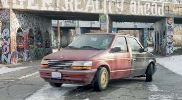 Heboh Mobil Bermuka Dua! Depan dan Belakang Beda Merek
