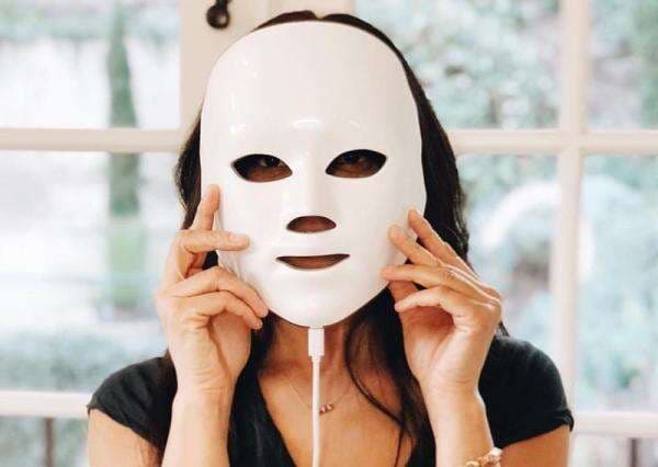 Banyak Dipakai Artis, Masker LED Disorot karena Over Klaim