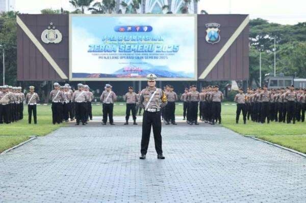 Operasi Zebra Semeru 2025 Resmi Dimulai, Polda Jatim Turunkan 447 Personel Operasi Zebra Semeru 2025 Resmi Dimulai, Polda Jatim Turunkan 447 Personel