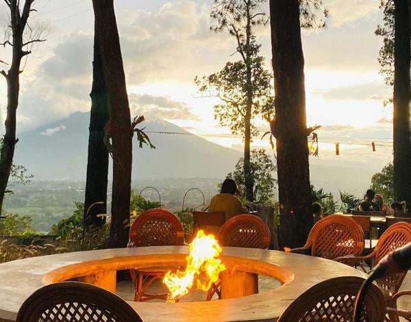 4 Rekomendasi Kafe Nuansa Alam, Cocok untuk Healing dan Nongkrong!